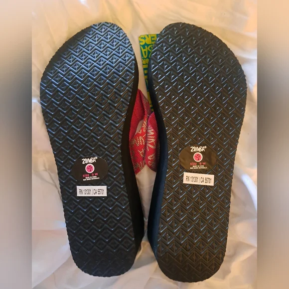 Zumba Fitness Slides Womens 9 BNWT Vintage 2011 - Picture 3 of 4